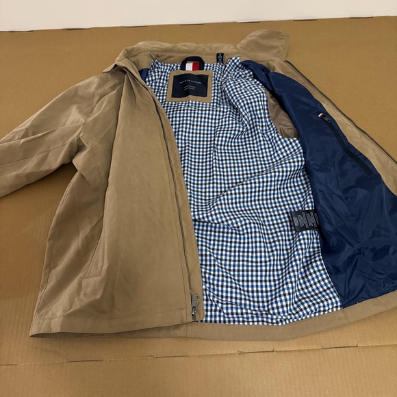 NWT Tommy Hilfiger Flag Logo Jacket Men's Size M Windbreaker Coat Tan - Picture 2 of 5